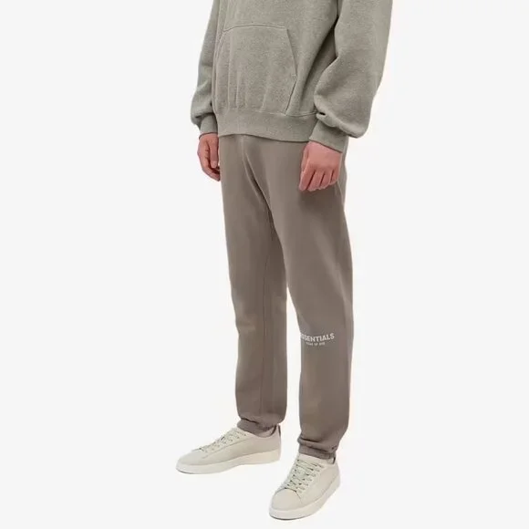 FEAR OF GOD ESSENTIAL Drawstring Sweatpants in Brown - Picture 3 of 5
